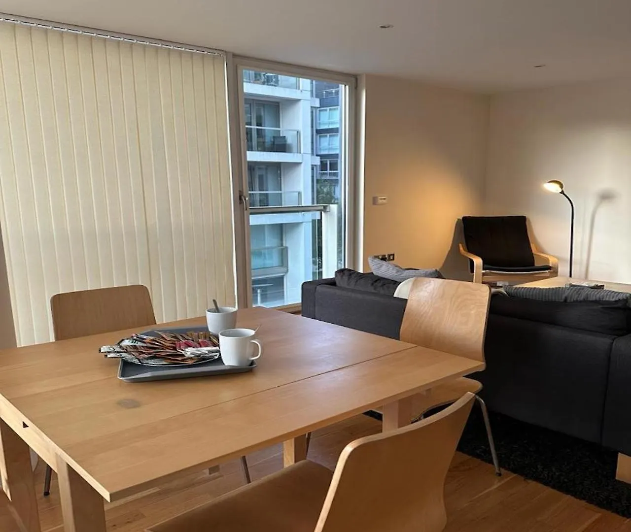 Canary Wharf Apartments 런던