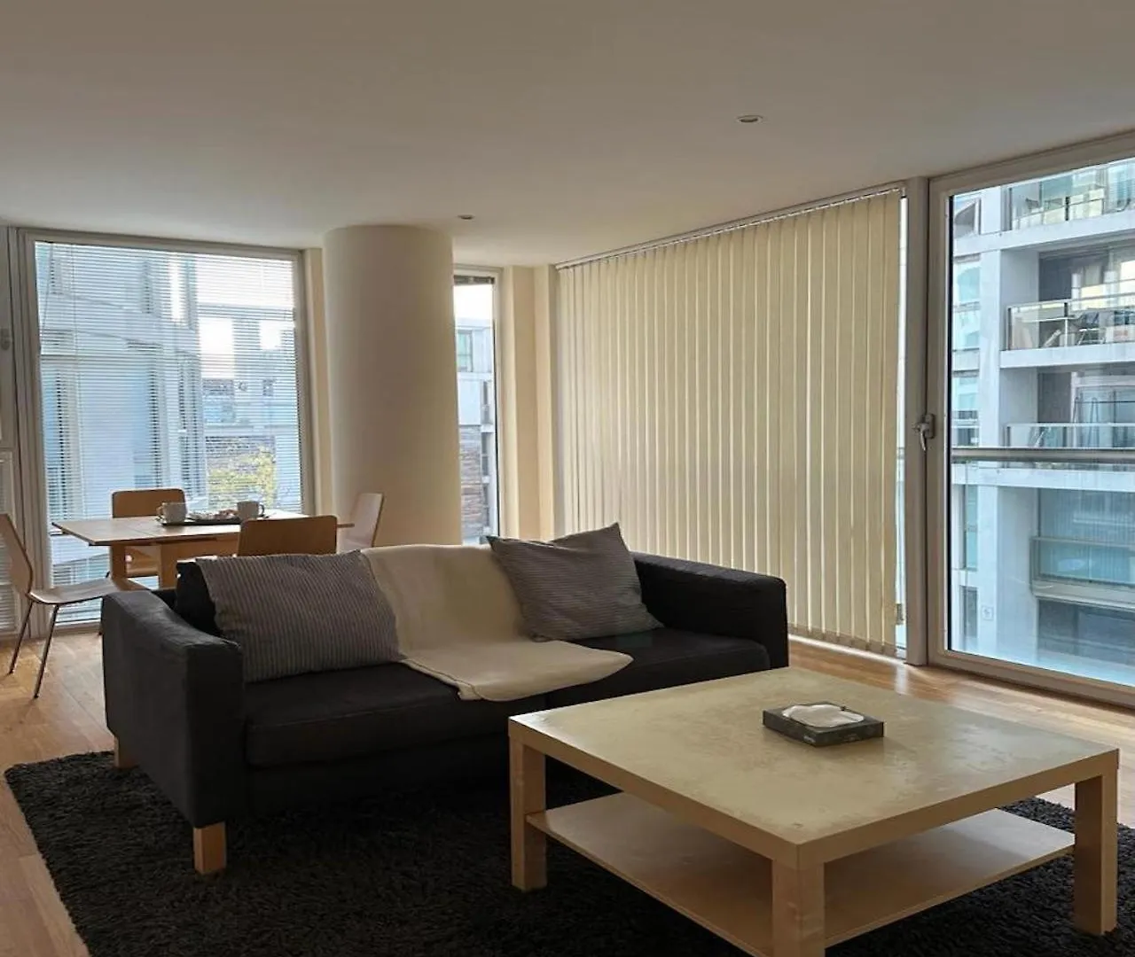 Canary Wharf Apartments 런던 영국
