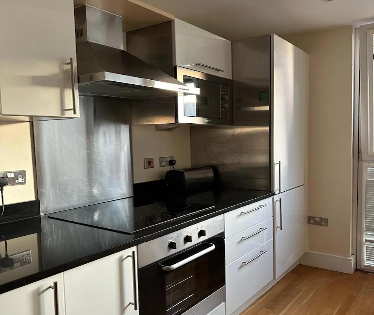 Canary Wharf Apartments 런던