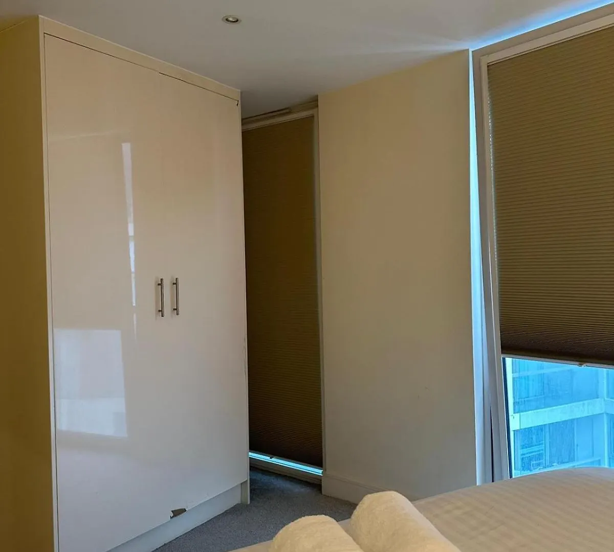 Canary Wharf Apartments 런던