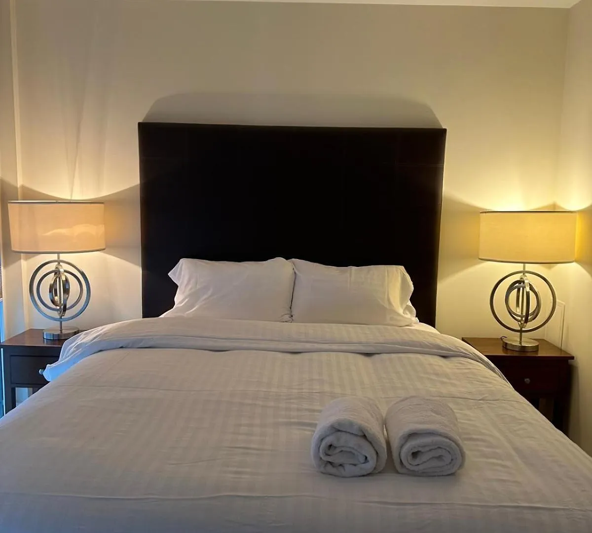 Canary Wharf Apartments 런던