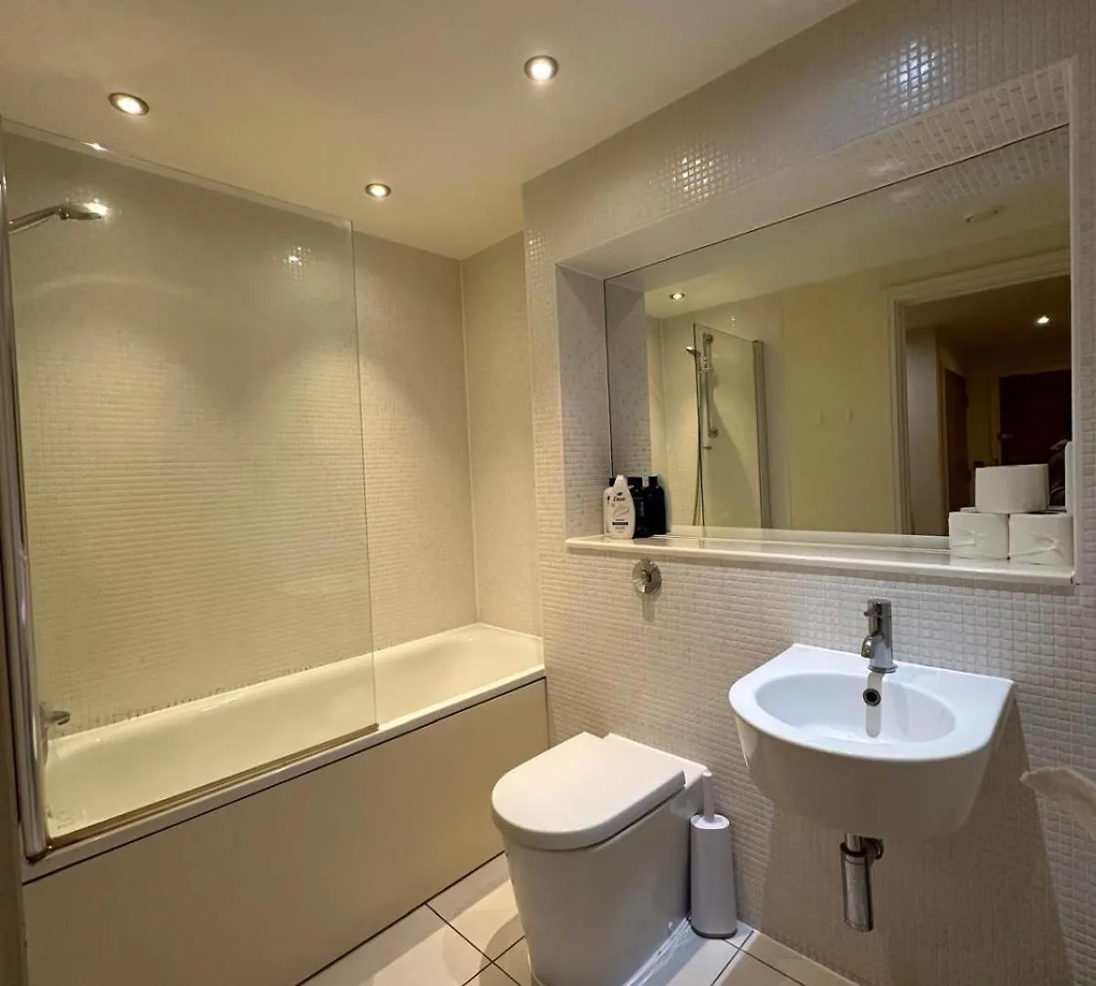 Canary Wharf Apartments 런던 영국